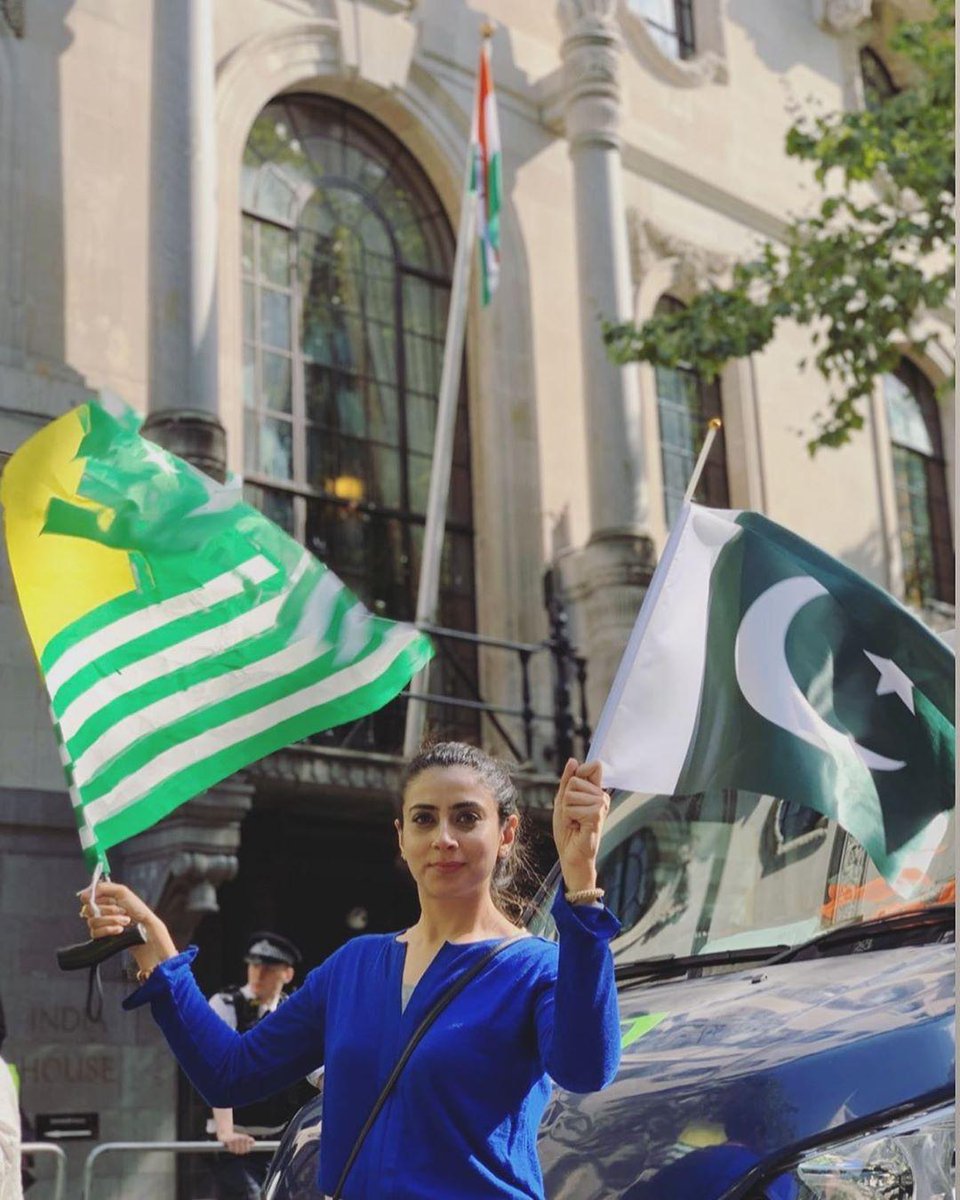 ShowbizAndNewz's tweet photo. Beautiful click of @Shiffa_ZY from today's protest

#15AugestBlackday #15AugBlackDayForMuslims #KhalistanDay #BornForPakistan #ModiIsATerrorist https://t.co/U0pVR9duki
