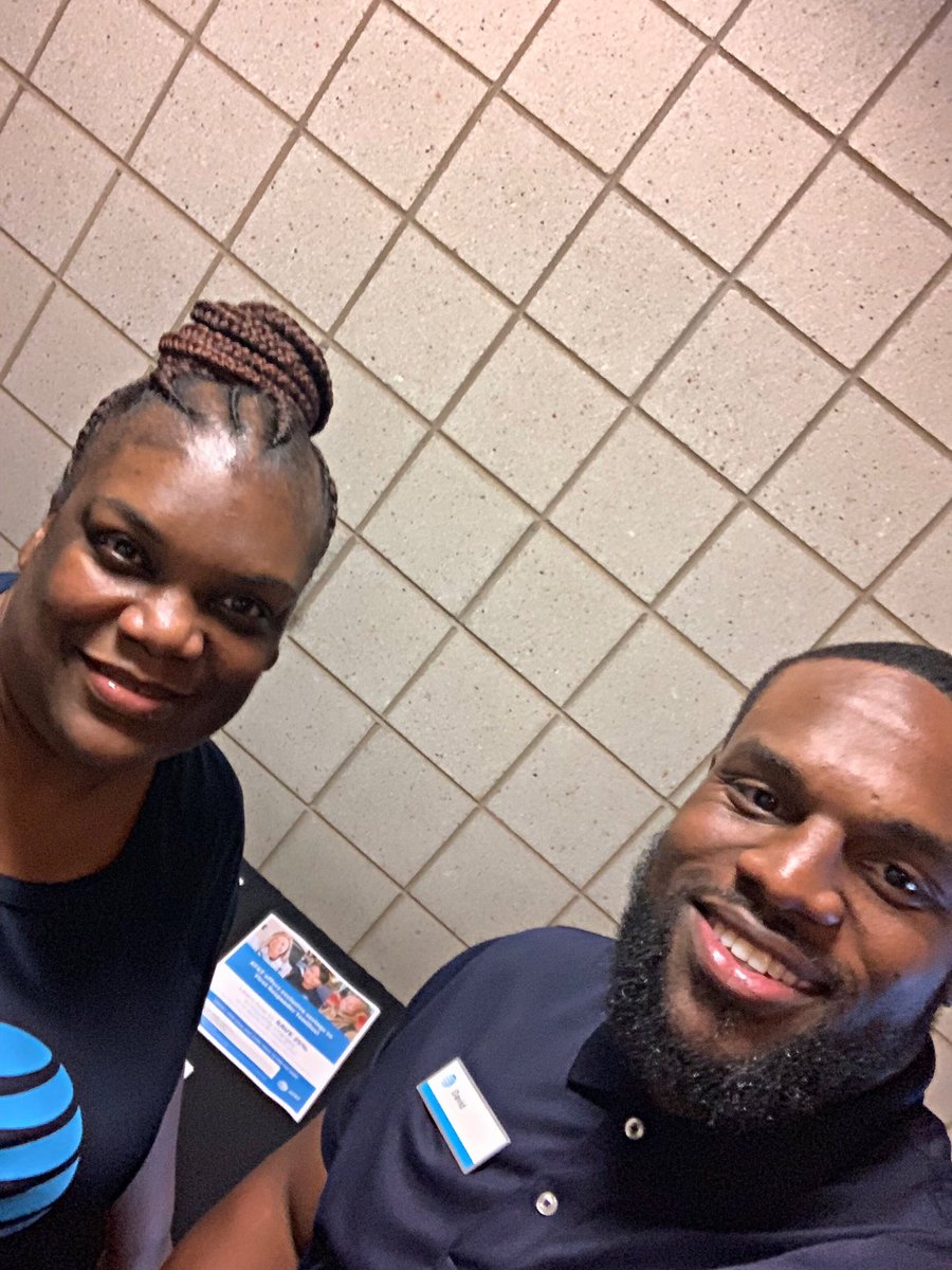 DaveDavenport_'s tweet photo. #FirstNetEvent with Jessica! #DTVNow #ATT #workinghard #District9 @dbustamante1210 @Taniar0793 https://t.co/H7vNJvgRdz