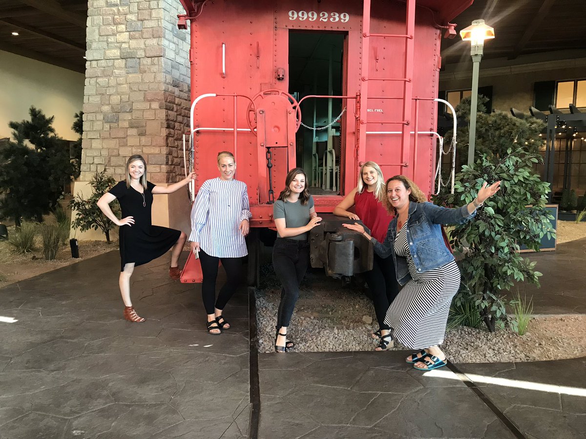 BarefootPRDen's tweet photo. Our summer intern's Barefoot adventure ends today! 🌇 While we take advantage of happy hour with her one last time, you can read her final blog post and see all the things she's learned during her time here! https://t.co/FUPl0UGtDr https://t.co/VmlaLi7Shx