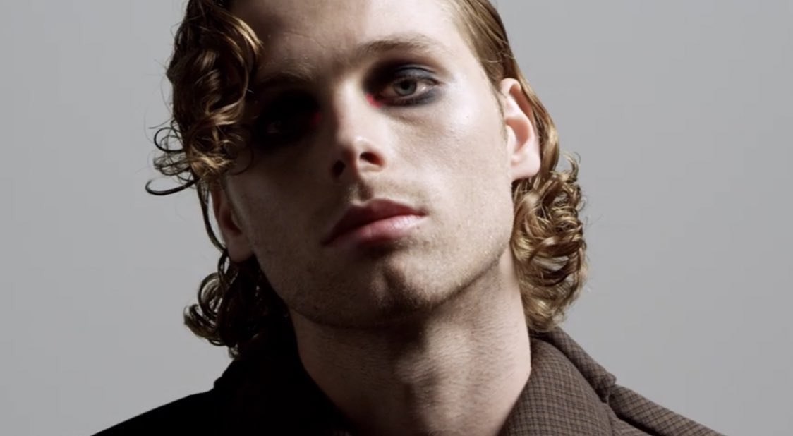 bbylonluke's tweet photo. makeup inspired by luke hemmings pt. 3 ♡ https://t.co/NcUNzrNQpl