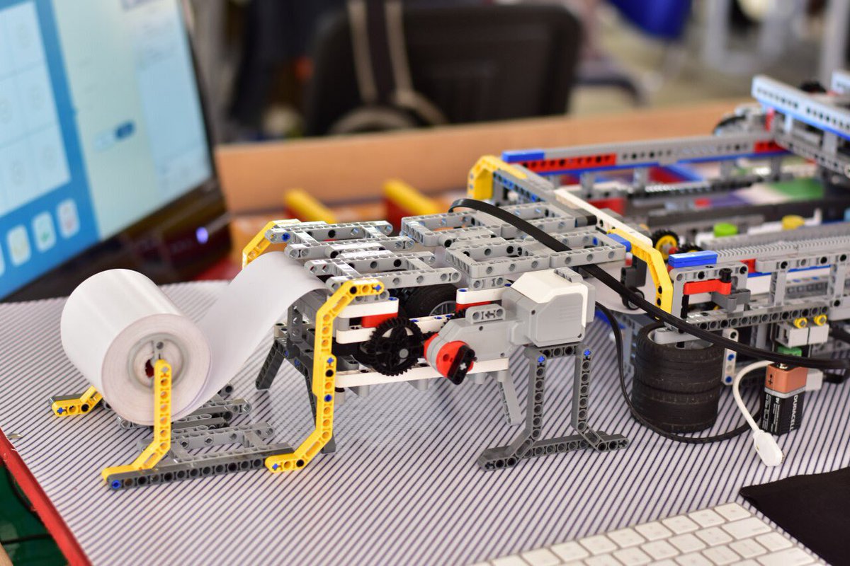 AshesiIX's tweet photo. ROBOTICS:
After the team paid visits to Genkey, ExpressPay Software Company and the Ghana Textile Prints (GTP) they finally announced their final challenge; a simulation of the GTP factory! π
#ashesiix #ashesix2019 #atAshesi #ashesi https://t.co/fqunya3dDW