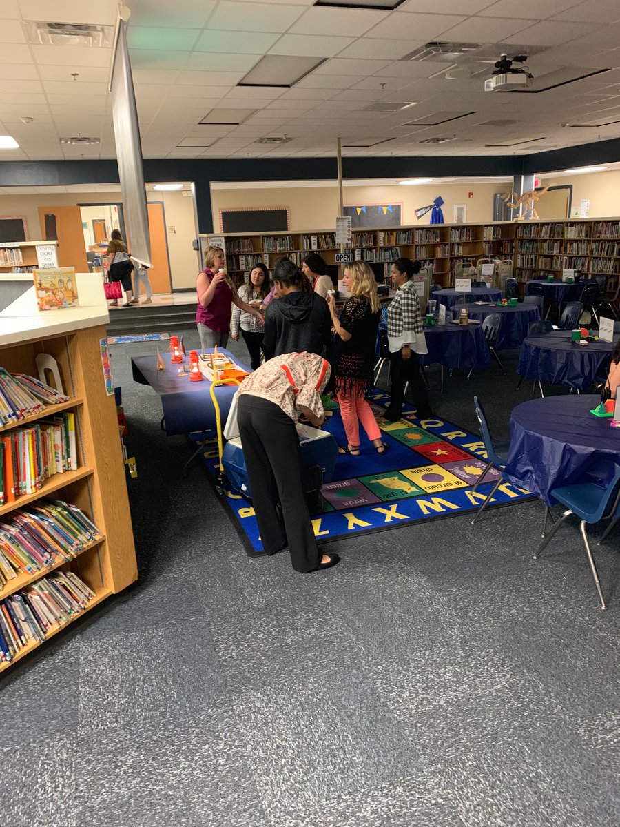 Back_Bulldogs's tweet photo. Celebrating our two distinctions with cupcakes and some sprees!  We’re going to #SpreeForThree this year! #GarlandUSA https://t.co/7CUETf2Qyv