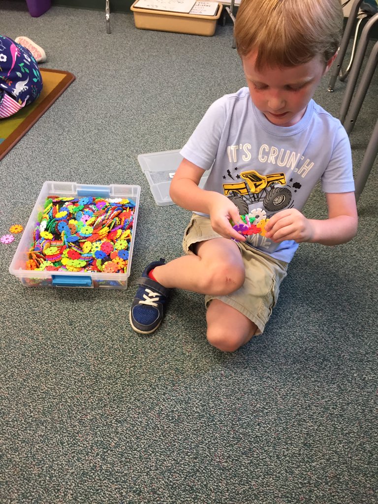 Stem Stations in Kindergarten! Teamwork! Create! Problem Solve! <a href="/HumbleISD_BBE/">Bear Branch Elem</a> #bethelight #kinderbbe #elmerpride