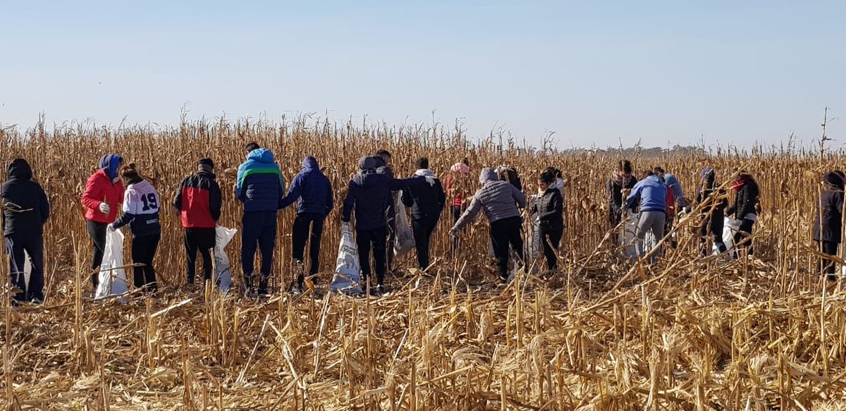 Inmenso Compromiso, de un pequeño "Gran" equipo. 
La 1er. EDICIÓN de #lachocleada de #Serrano fue todo un éxito!!! Gracias a todos por #serparte
.
.
.
#serparte #valores #valoresquealimentan #MovilizaRSE  #solidaridad #campo #lachocleada #voluntarios #serrano #ICBC #cargill