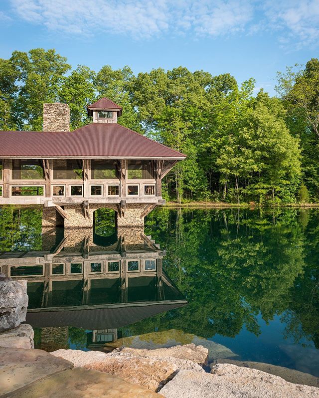JLFDesignBuild's tweet photo. One of three projects we are honored to have featured in the new #CabinStylebook by Chase Reynolds Ewald and Audrey Hall is this special Tennessee lake house in a chapter titled “Lakeside Cabin Style.”
.
.
.
#jlfarchitects #jlf40years #bigdsignature @aud… https://t.co/8lalWqso3R https://t.co/2b3ntS0DQL