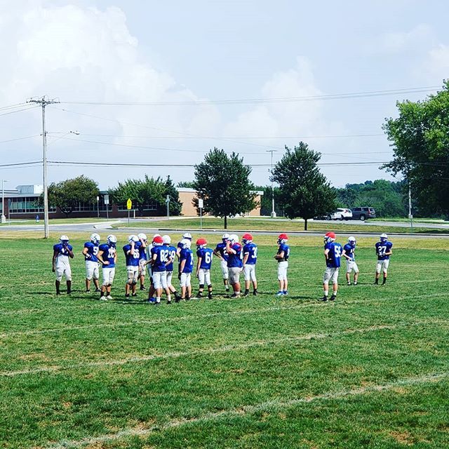 pa_adrenaline's tweet photo. Etown Bears getting some special teams work in
#NoExcuses #RaiseTheBar
#RefuseToBeOutworked
#thirdofthegame👟🏈🙌 #Specialteamsallstar https://t.co/EoZ8uUJt63 https://t.co/ngSwcLRh4O