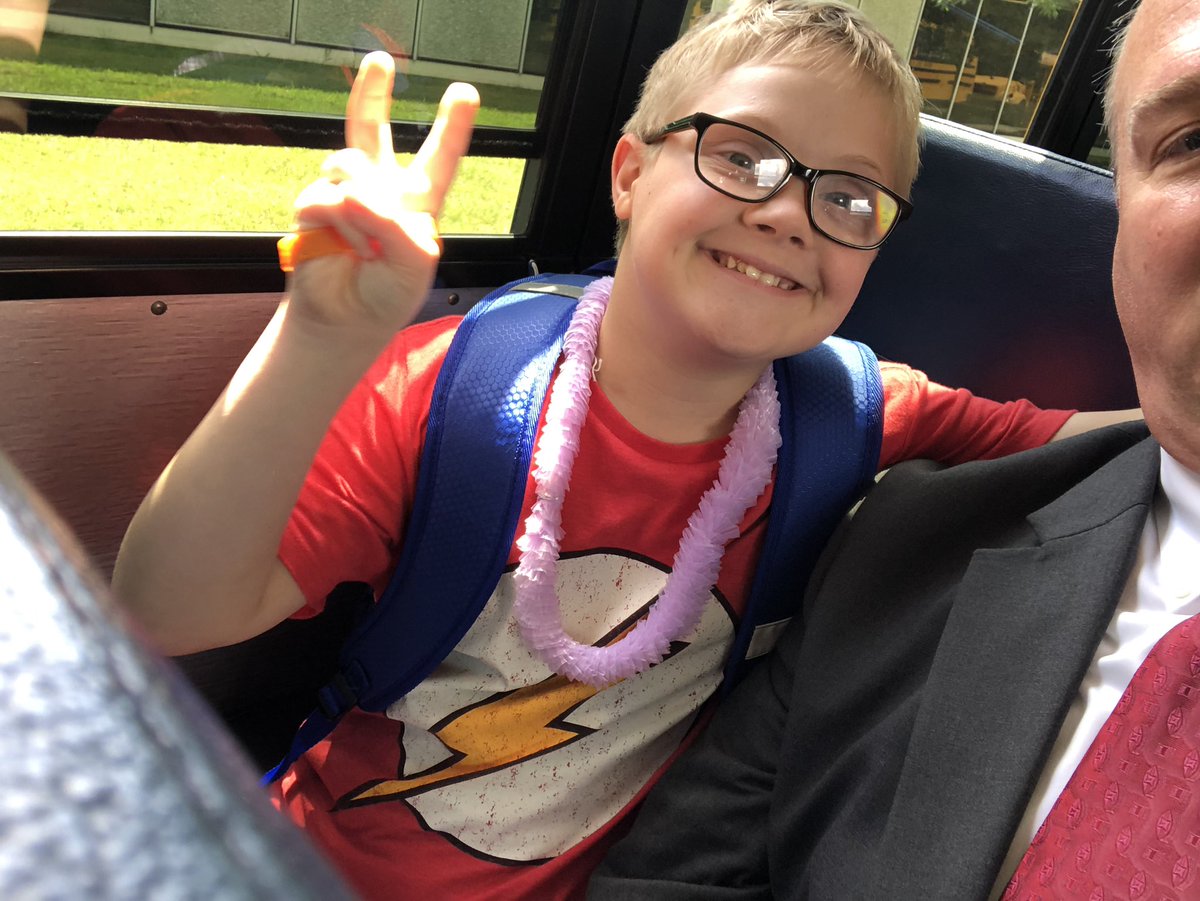 ihsuperbrave's tweet photo. You can’t make this up. @IHMiddle Eduhero Drew taught me how to get 2 x’s #FASTER this afternoon! You have to #Connect #IHFirstday https://t.co/Be5XDa0ICP
