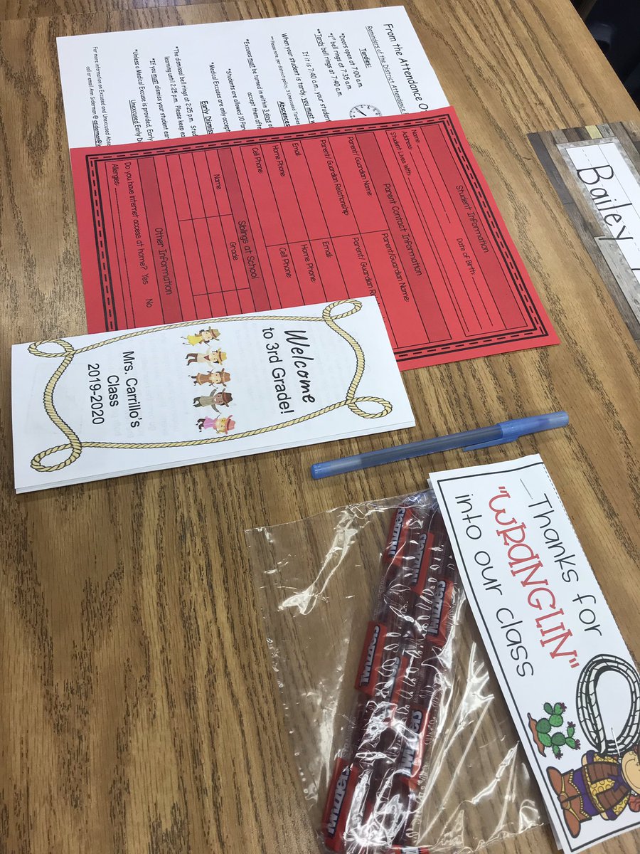 mrscarrillo_'s tweet photo. I’m so excited to meet my new students this afternoon at Meet the Teacher! Year 5, I’m ready!@CSESHuskies https://t.co/2BoejvPpkv