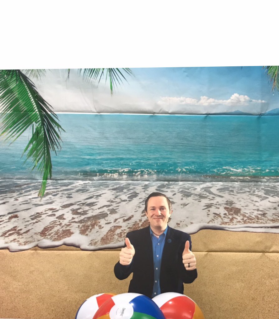 TCCELLMAN's tweet photo. Great GLA Sales Meeting led by AVP Randy Chepenik, Beach Theme, Back to School Supplies drive, Funny Money Machine, Burger Truck, prizes. #fieldmarketimgnation partnering with Small Business Teams led by Dina Gabra &amp; Ky Diep #attbusiness #attlife #travelingacuff https://t.co/a5d7cQzJ2P