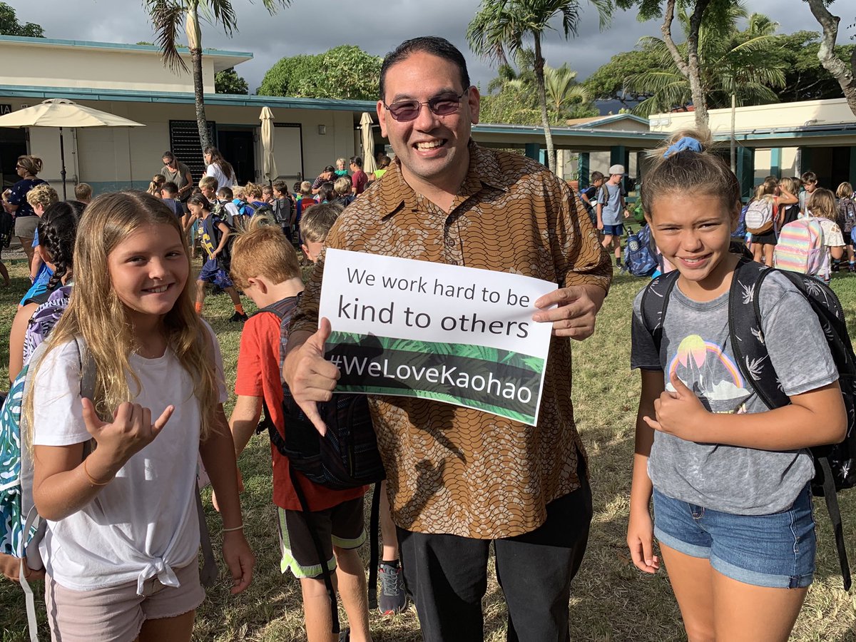 winstonsakurai's tweet photo. #WeLoveKaohao #PositiveSignThursday #Kindness Be kind because relationships matter, people #RMpeople #ThoughtfulThursday @casehighprinc @MGeoghegan22 @KaneoheEl @staciekunihisa @MrsBlaber @dkiesprincipal @PrincipalGoo @DeniseMurai #808educate https://t.co/CuVkShf8Y8