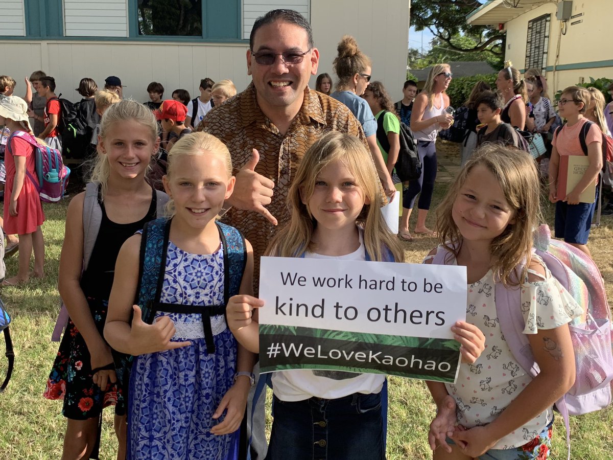 winstonsakurai's tweet photo. #WeLoveKaohao #PositiveSignThursday #Kindness Be kind because relationships matter, people #RMpeople #ThoughtfulThursday @casehighprinc @MGeoghegan22 @KaneoheEl @staciekunihisa @MrsBlaber @dkiesprincipal @PrincipalGoo @DeniseMurai #808educate https://t.co/CuVkShf8Y8