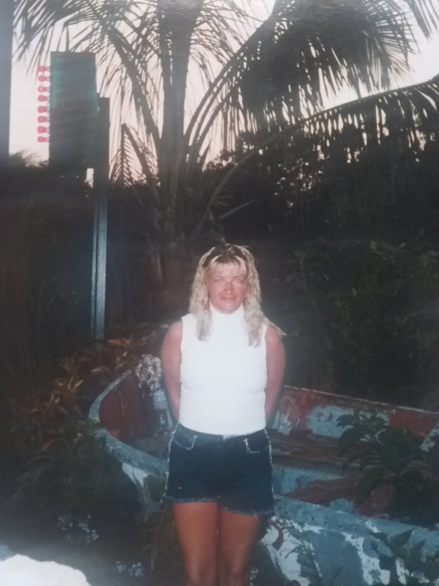 RockLovesMe2's tweet photo. #ThrowbackThursday πΈ #MyFirstTruck β£
#VacationMemories π΄πΉ #SummerOf2009
#OceanCityMD πΎ #SeacretsBarandGrill πββοΈπ€½ββοΈ
#BornaMermaid π§π»ββοΈπ§ββοΈ #MyHappyPlace ππ https://t.co/fCn1CSVKUu