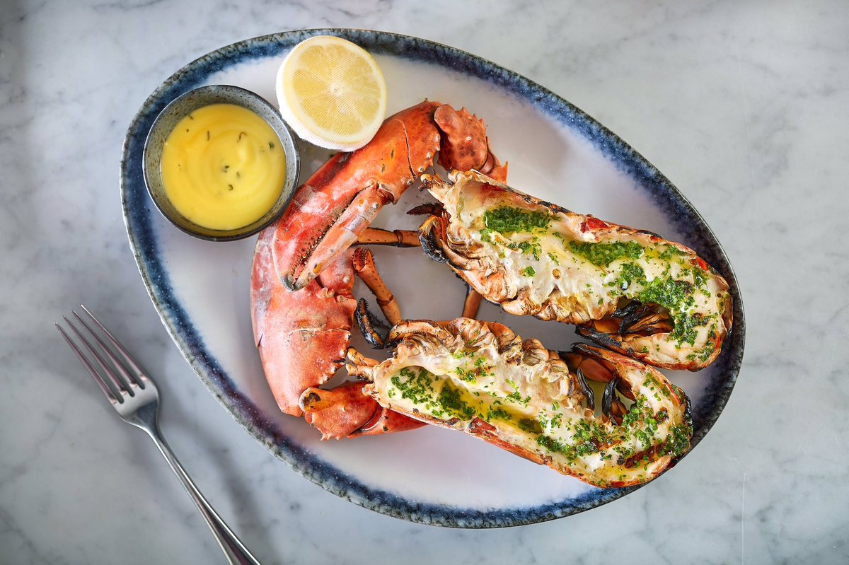 Bank_Birmingham's tweet photo. It’s that time of the week again!

✨CHAMPAGNE LOBSTER FRIDAYS✨ 

£45pp - a bottle of Champagne to share and a whole lobster each, house cut chips &amp; bearnaise sauce, based on min 2 people sharing. 🍾🍽

Book in advance to secure your member price. https://t.co/ZBuJRsR3iO