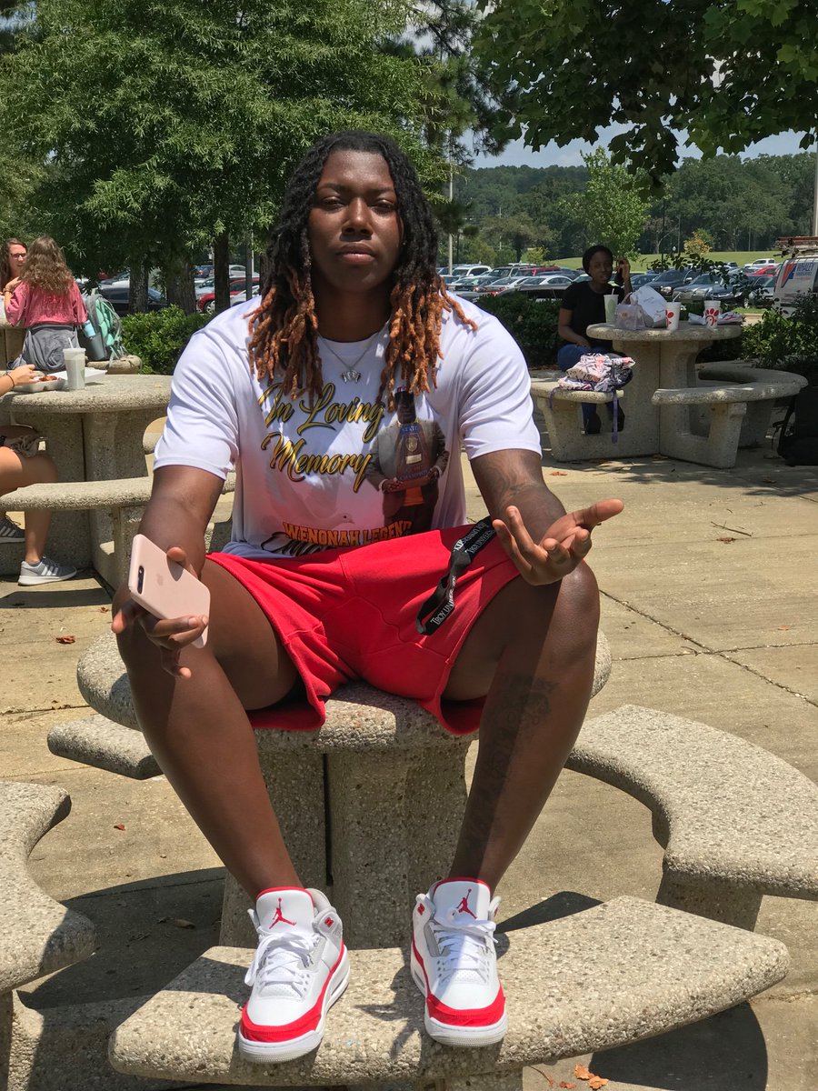 Ktg__32's tweet photo. Senior year ๐ฆ
#LLTHEGOAT https://t.co/ZTAcPBh7aB
