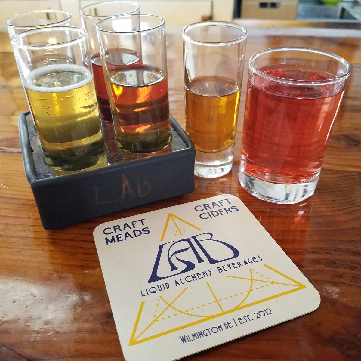 GrapeChasers's tweet photo. While exploring north #Delaware, our first #craftbeverages stop was at #LiquidAlchemy. #Mead or #Cider? Pick a side or sample through both! The winner for us was the Thai-Grrr Mead 🍯🌶🐯. #Cheers! 🍇🏃‍♂️🍷🙂 #liquidalchemybeverages #lab #hardcider #honey #apples #wilmington https://t.co/whfcjL4pw1