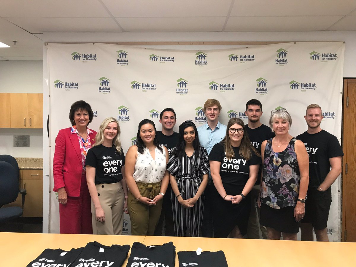 HabitatHMD's tweet photo. @PattyHajdu and @PamDamoff paid a visit to our #Burlington office this morning to see first hand the difference the Canada Summer Jobs program has made at Habitat HM. #LeadersToday
#studentsworkingforachange
#CanadaSummerJobsProgram
#affordablehousing https://t.co/5ncyvSNzoc