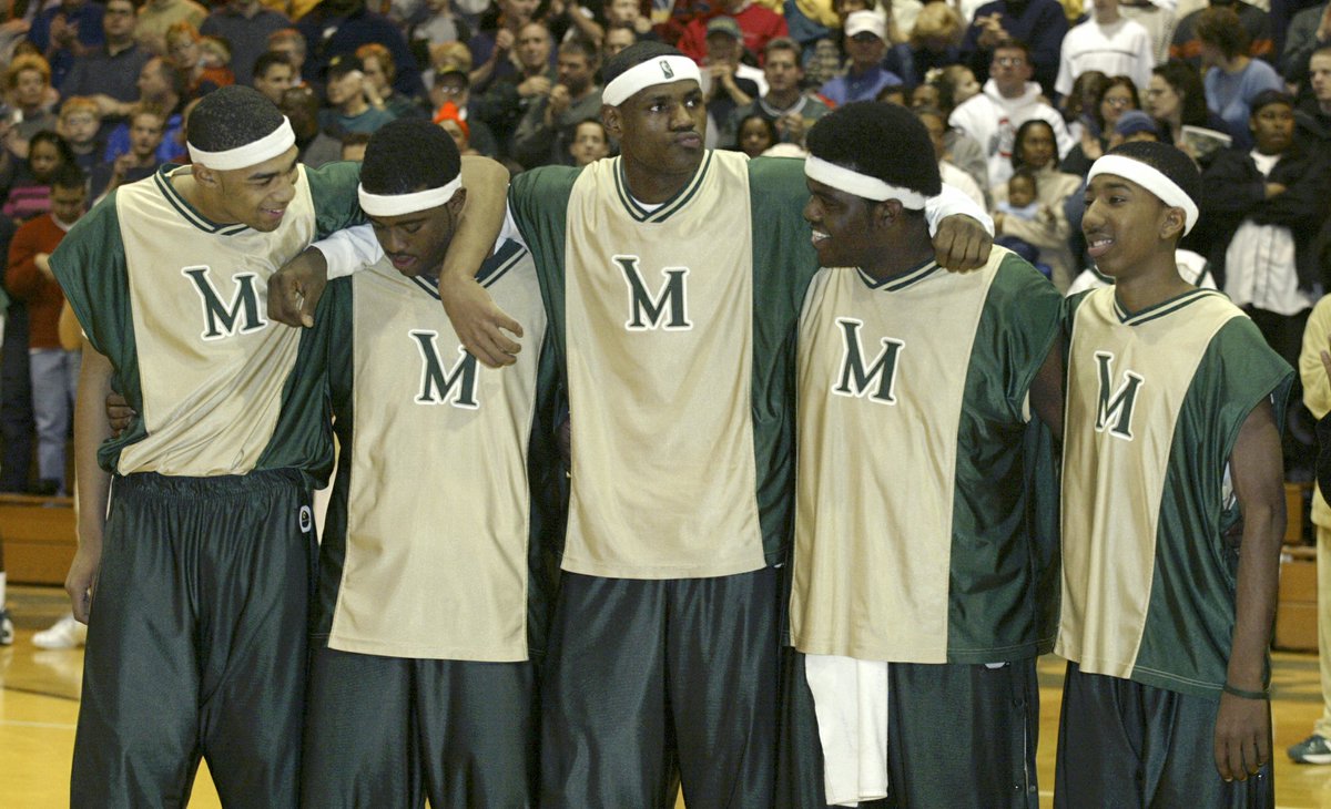BleacherReport's tweet image. The KIDS from Akron.

(via @KingJames, @IPROMISESchool)