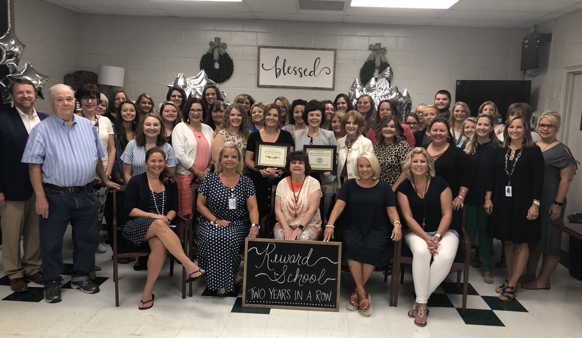 oakgrovefalcons's tweet photo. Have you heard? Oak Grove Elementary has been named a Tennessee Reward School and Level 5 TVAAS...for the second year in a row!!! #falconpride 💚💚💚💚💚 https://t.co/i5tU8LOoS7