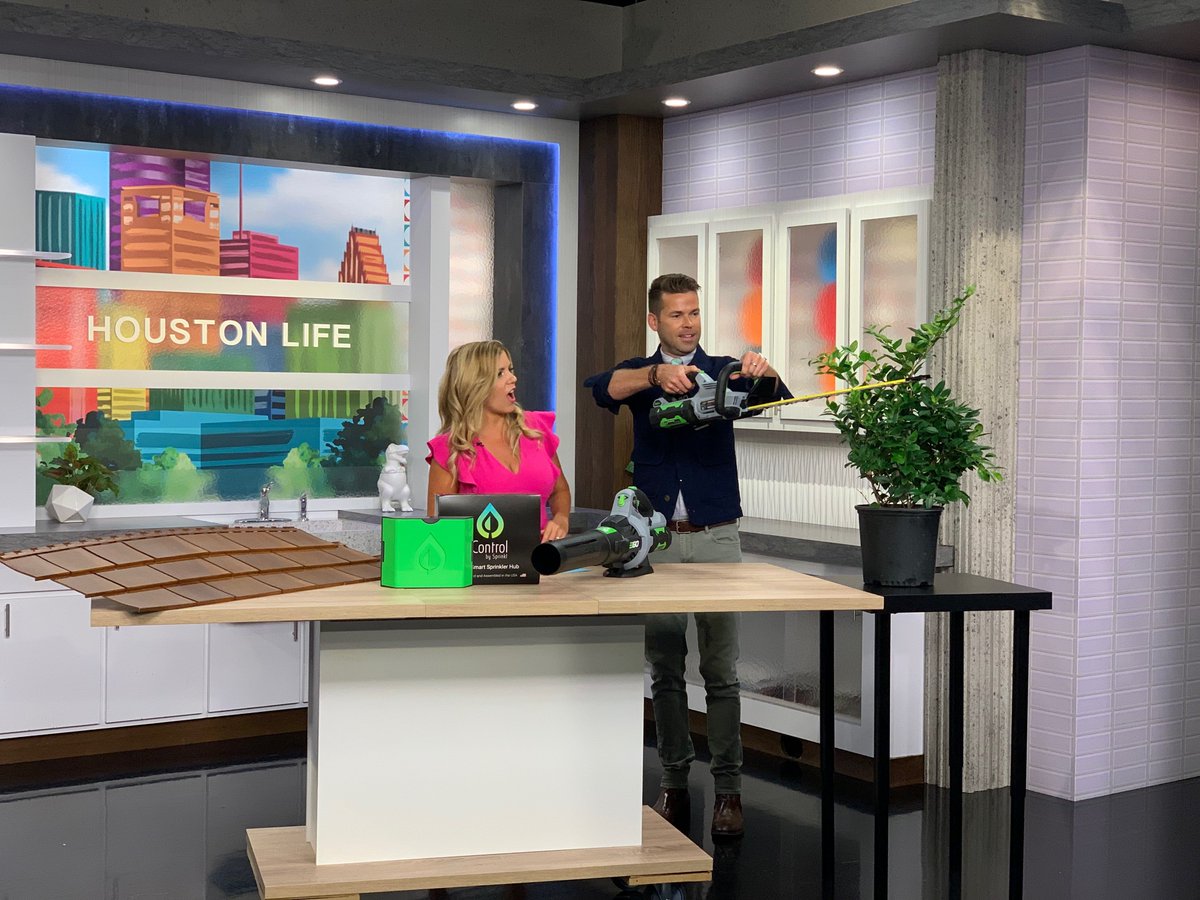 houstonlifetv's tweet photo. "Say hello to my little friend"😂🌳 
Tips to enhance curb appeal and update the look of your home >>>https://t.co/qNJHlHVljl https://t.co/6irIDihKWT