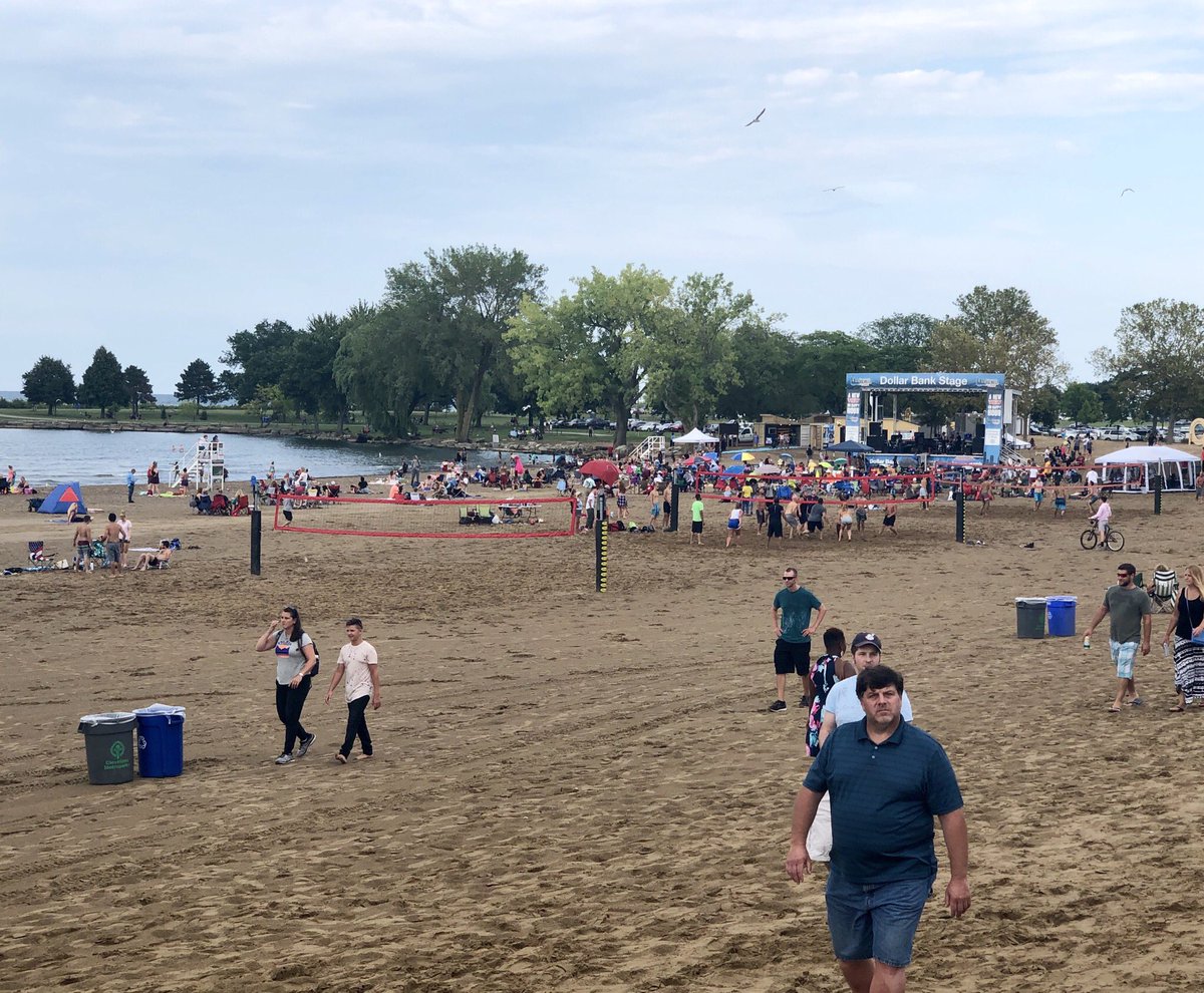 PumpkinNation's tweet photo. Office for the evening! Come see me at the @Beachcomberfood tonight at #EdgewaterLive! https://t.co/WZs41uJdmg