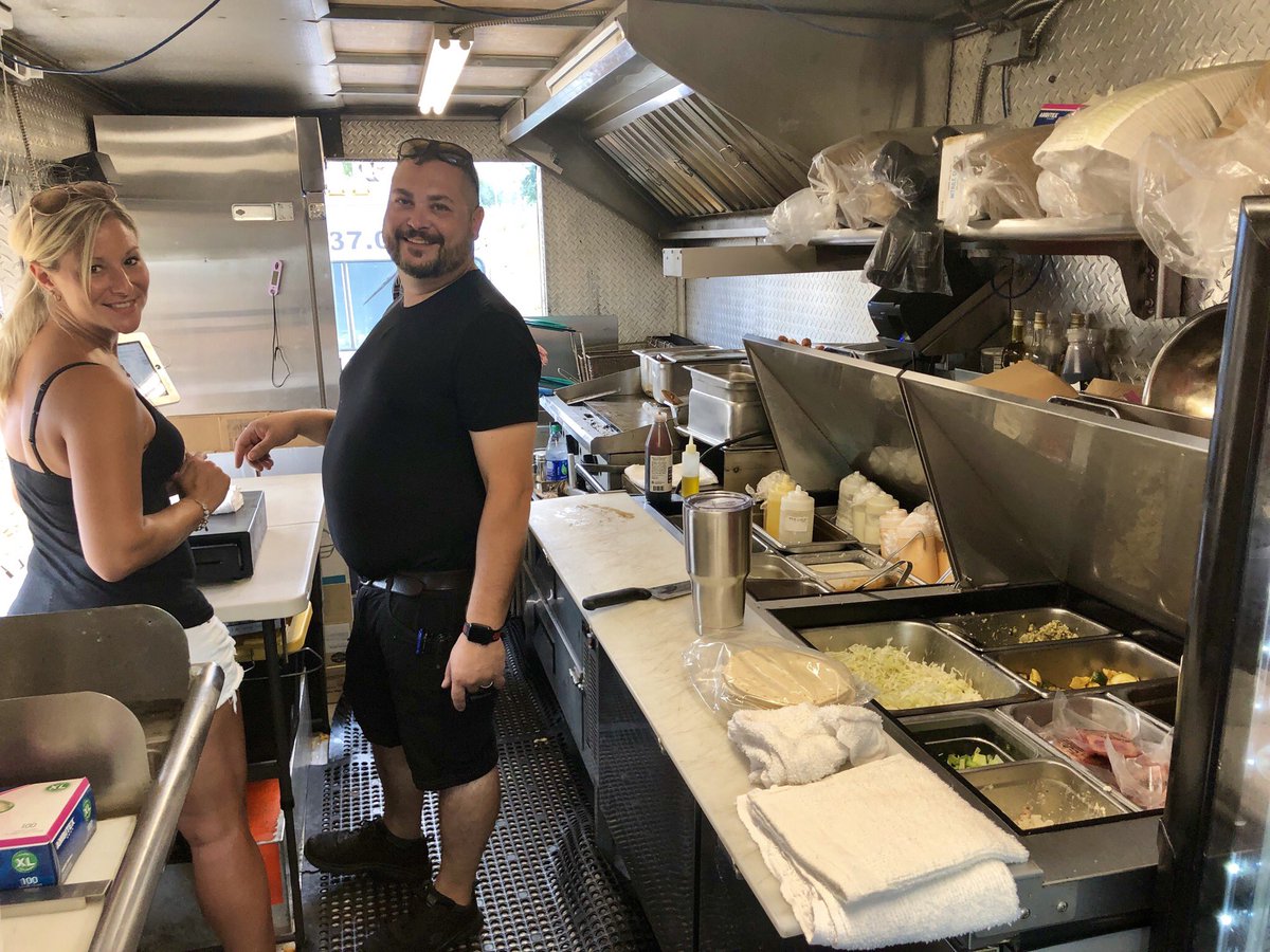 PumpkinNation's tweet photo. Office for the evening! Come see me at the @Beachcomberfood tonight at #EdgewaterLive! https://t.co/WZs41uJdmg