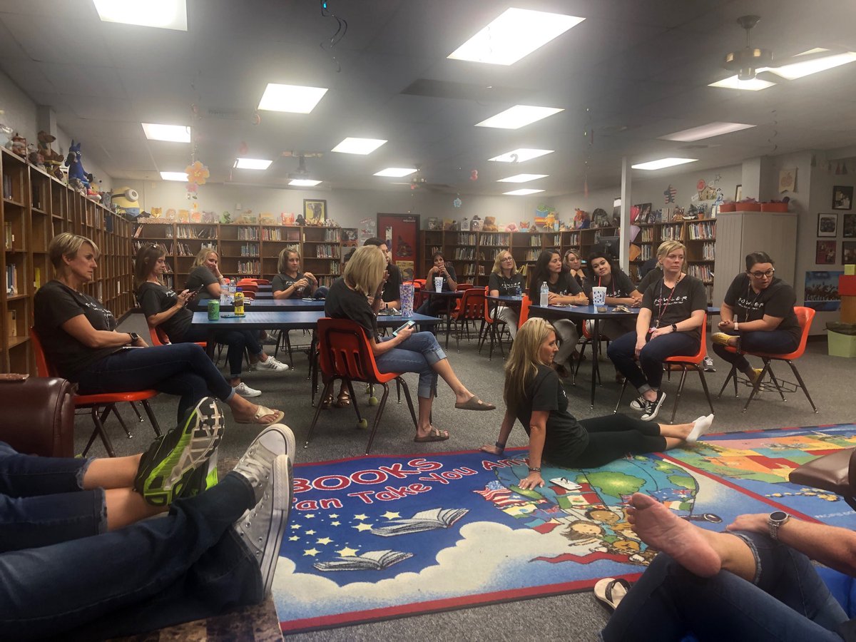 Fowler Elementary staff problem solving at its finest! It’s a team effort and it definitely takes a village! #BeBold  #FowlerFamily #WeAlwaysMakeItWork ⁦<a href="/Alex2Inspire/">𝙰𝚕𝚎𝚡𝚊𝚗𝚍𝚛𝚊 𝙼𝚊𝚛𝚝𝚒𝚗</a>⁩ ⁦<a href="/SassySimm/">Amy Simmons</a>⁩