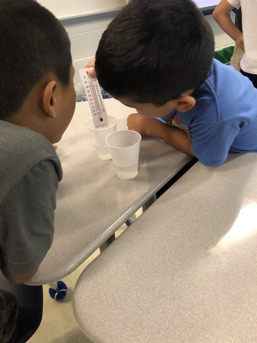 sumler_emma's tweet photo. Today, we spent time exploring our science tools! #oneccps @BellwoodBulldog https://t.co/PMwzUH0sbk