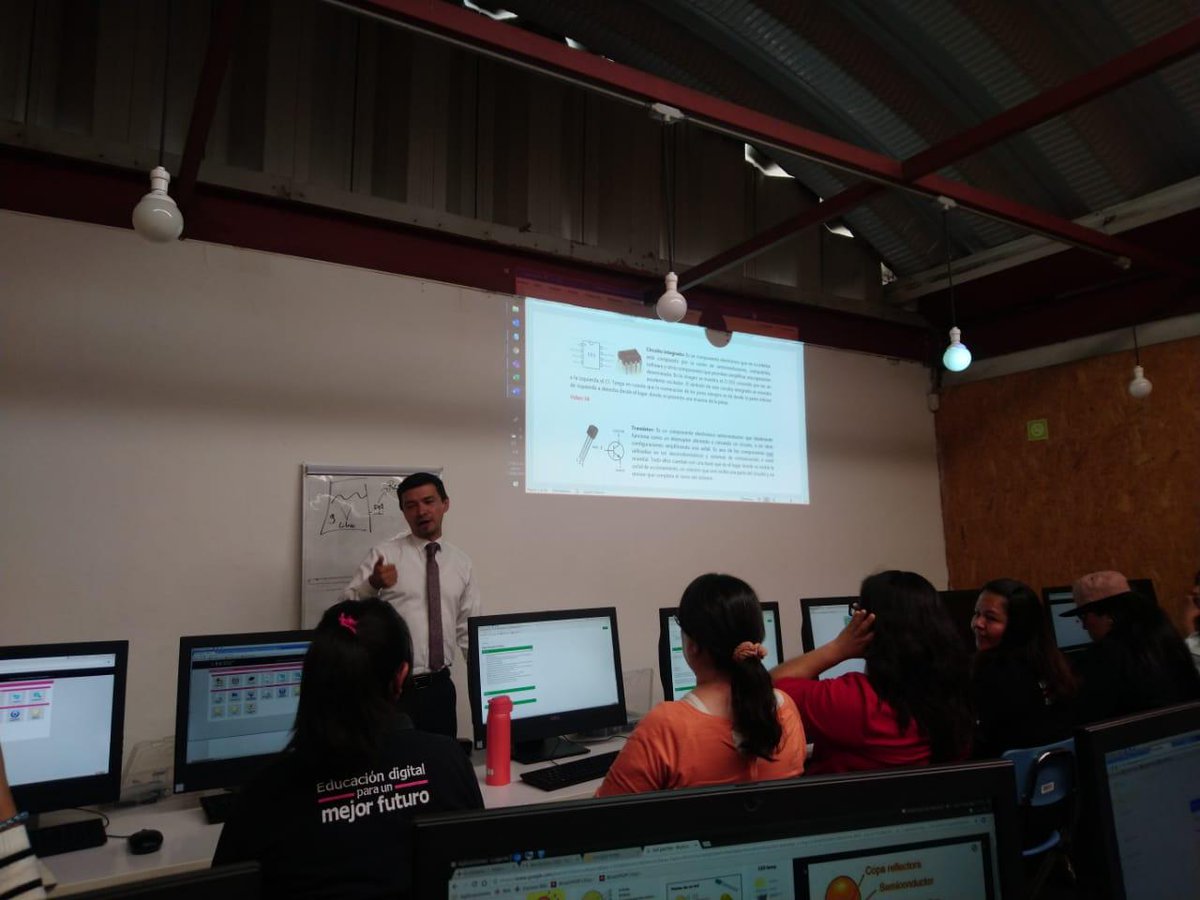 Trust4Americas's tweet photo. 🇲🇽 México | @ProaccesoMx Socio Local de @Trust4Americas inició hoy las cap. en Ciencias de la Computación [Apps, Internet de las cosas y diseño web] 💡de la mano de nuestro experto Carlos Noreña.
El equipo del Centro @RiaPoeta está listo para capacitar a jóvenes #YouthSpark https://t.co/1MfKBnfvfQ