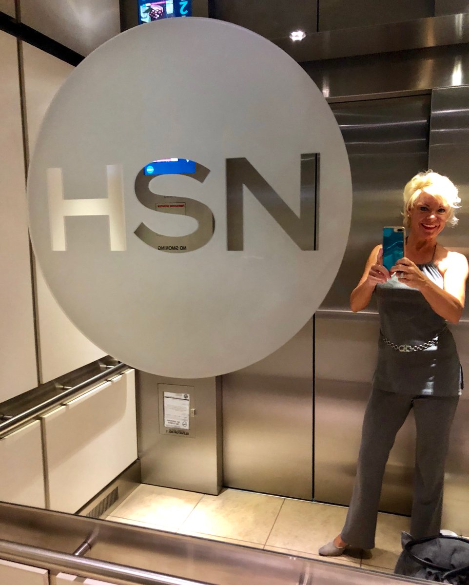 DeannaDys's tweet photo. On-Air Guest Orientation. Great place, amazing people. Thank you for a great day! @HSN #LoveHSN https://t.co/8Z2Oxk42B6