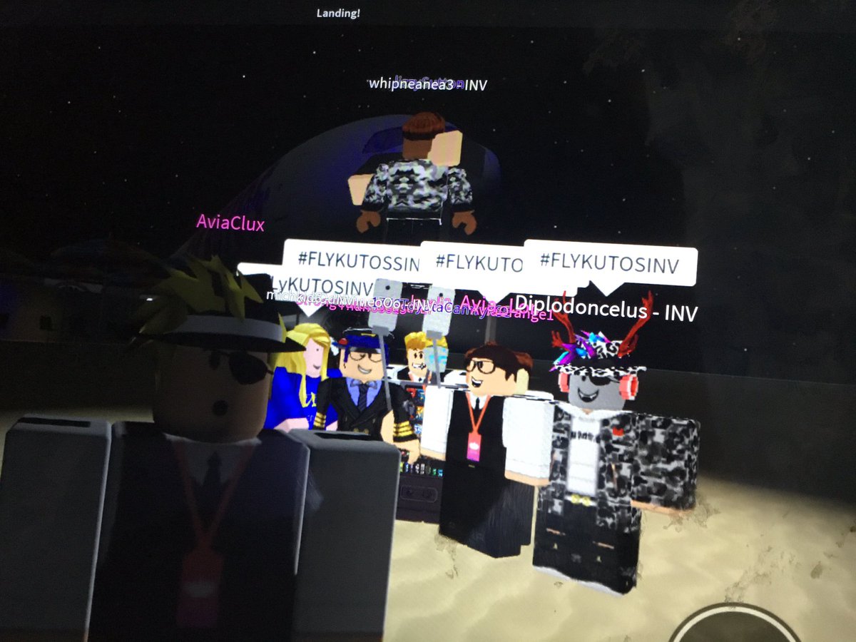 MouzonMichael's tweet photo. @FLKRblx group picture with 177 and plane https://t.co/Qc4lqe9yzy