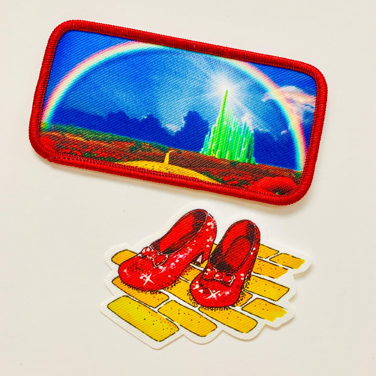 PennEmblem's tweet photo. "There's no place like home!" We love that patches help you display your favorite movie and TV show memories wherever you are!
#themoreyouknow #funfacts #wizardofoz #dorothy #redslippers #todayinhistory #onthisday #design #textile #uniforms #rentalindustry #pennstyle #makeyours https://t.co/TBgi2TJBSa