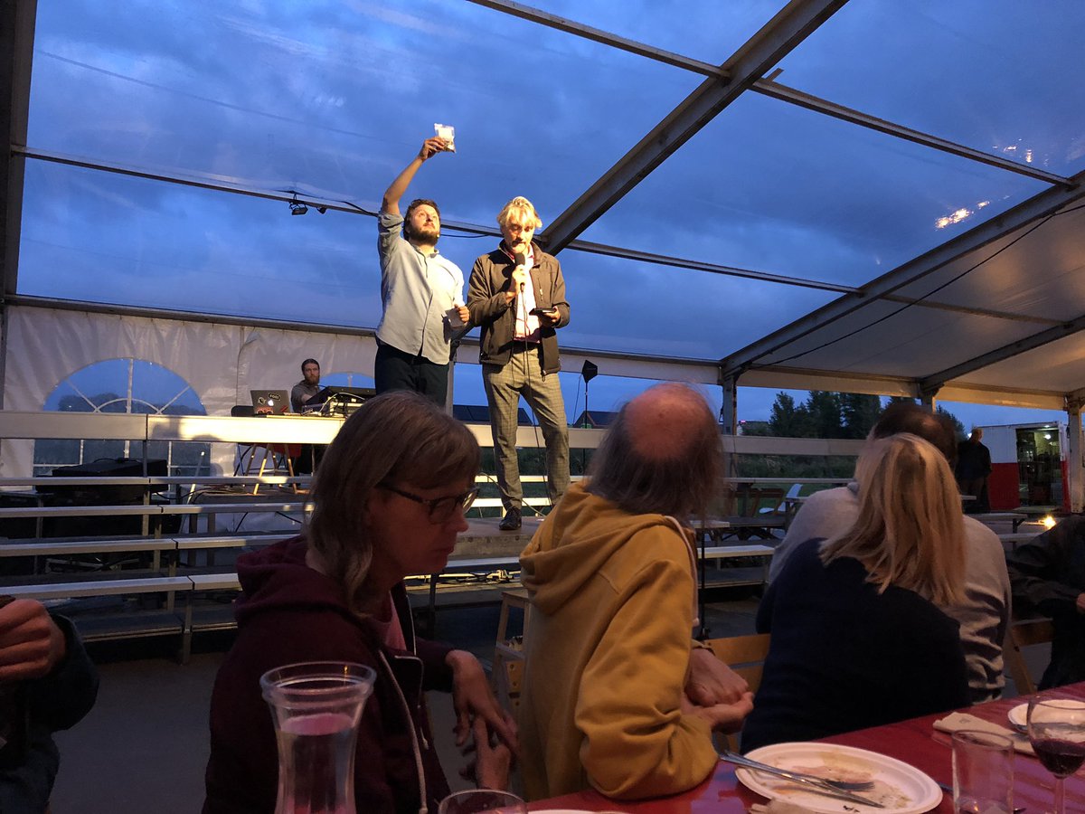 Weer een leuke zomeravond met <a href="/hetNUT/">Het NUT (Nieuw Utrechts Toneel)</a> op de limes in Rijnvliet. Ze spelen hun nieuwe voorstelling ‘Grens’ nog 1,5 week in de tuin van de <a href="/Mekkametaal/">Metaal Kathedraal</a> (Metaalkathedraal) incl. heerlijk 3-gangendiner! #gadatzien #uittip