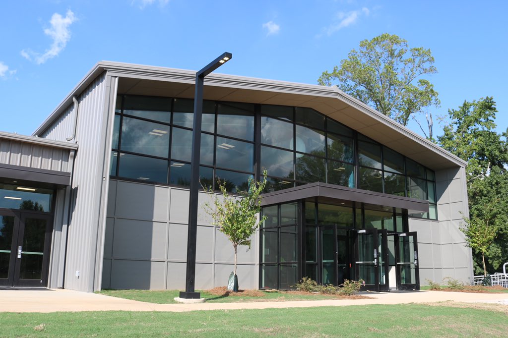 RockHillSchools's tweet photo. .@northside_of arts wing expansion is now open. Addt’l improvements: new media center, new classrooms, renovated office &amp; teacher work room, &amp; new computer lab. Arts wing includes gym/performance space &amp; classrooms for art, dance, drama, &amp; music #OneTeamOneMissionOneRockHill https://t.co/lRolOpP9zw