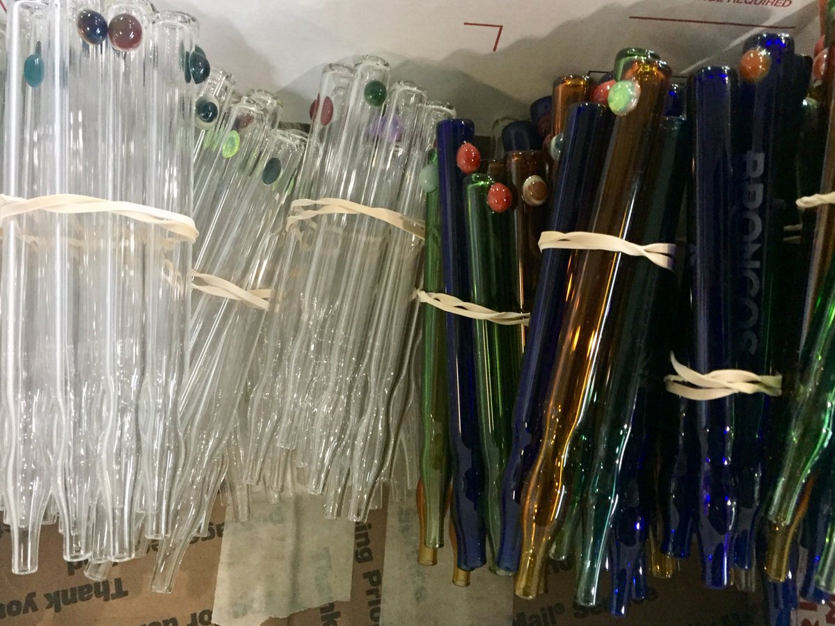 Guess who just got completely stocked back up on $6.99 & $7.99 hand blown dab bats?!!! 👀👀 Outta Ft. Collins - thanks @shiftyglass !
#shiftyglass #dabbats #dabstraws #coblownglass #locallyblown #dab #dabs #coloradoglass #coloradoblown #coloradodabs #smellslikecolorado #brighton