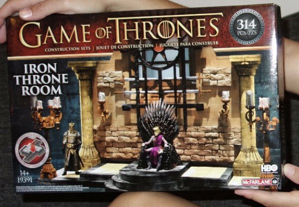 This #HBO #GameOfThrones #IronThrone room construction set by #McFarlanetoys from #Lootcrate features a 314 piece 
diorama: throne, marble floors, #sevenpointedstar symbol, and King #JoffreyBaratheon plus more. 
ebay.to/2VNNyZ4 @eBay #Notmyking #GoT #ChokeKing