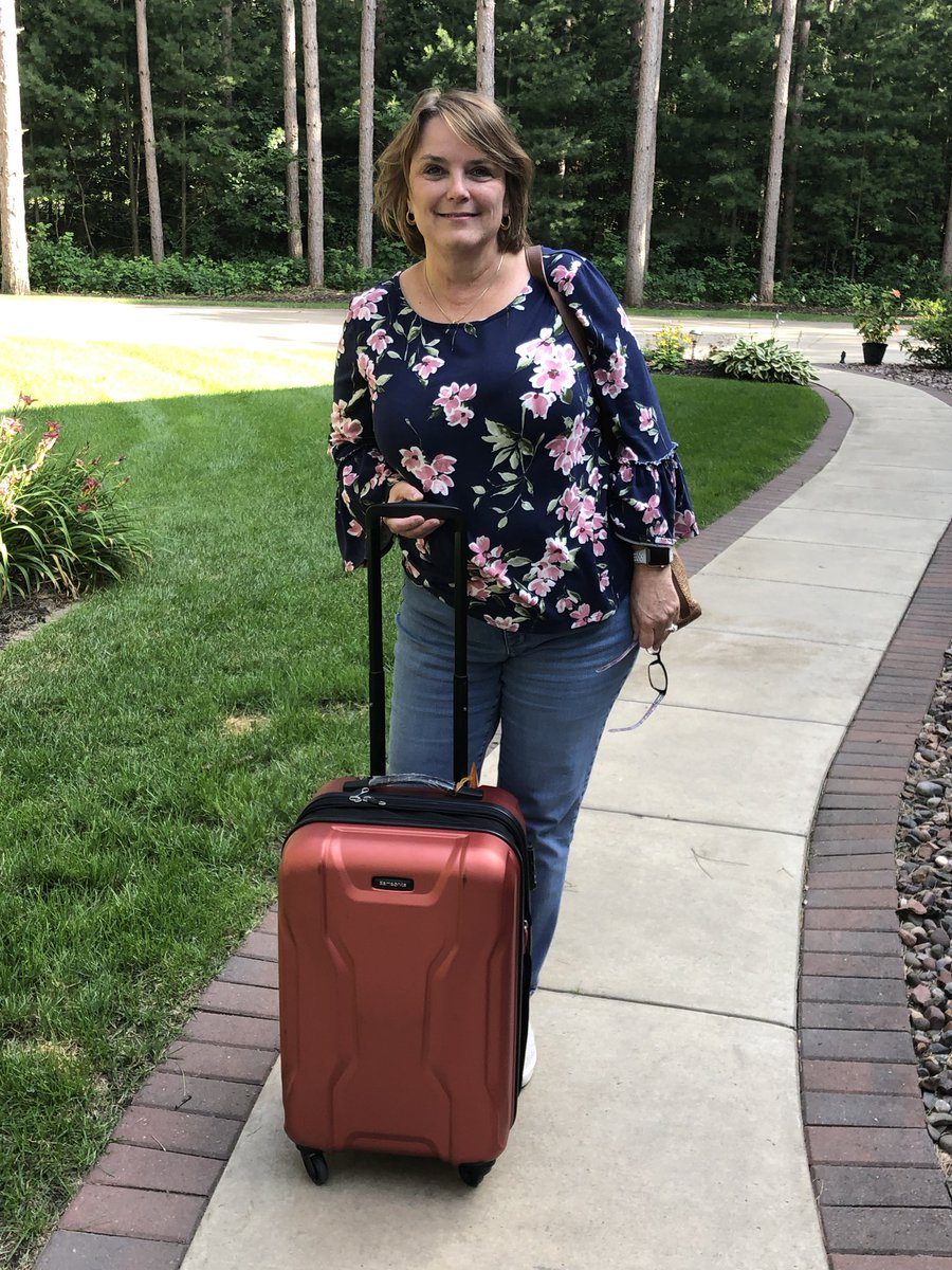 Mommabarb6's tweet photo. I have my ⁦@ecexpress⁩ colored suitcase and I am ready to roll. #NWL championship #rolltrains #ecexpress https://t.co/5iZ73vgBff