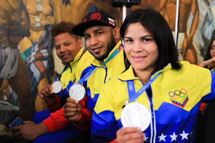 #Noticia 📰 | Presidente <a href="/NicolasMaduro/">Nicolás Maduro</a> realiza reconocimiento a atletas que participaron en los Juegos Panamericanos Lima 2019 bit.ly/2H76t8G