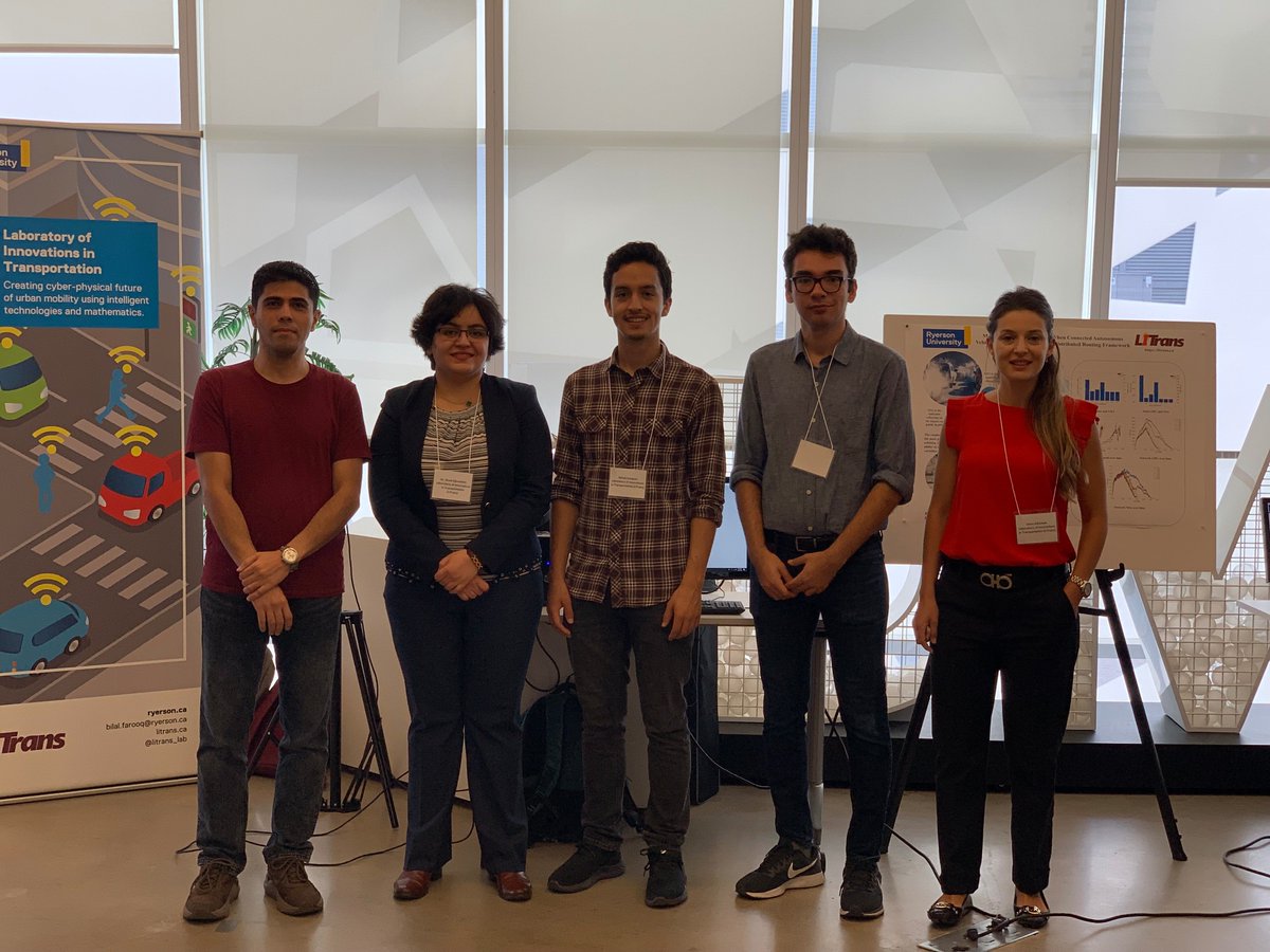LiTrans_lab's tweet photo. It was a great pleasure today to present our current research to Minister @KirstyDuncanMP at @RyersonU. @RyersonResearch @RyersonFEAS https://t.co/Tz7RAvzzxH