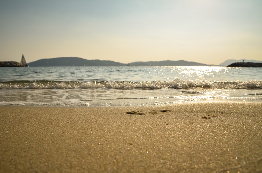 EEWatertown's tweet photo. It may be August but it's still summer! Four beaches within an hour from Watertown - on the blog today!  #summerinboston #watertownma #beach #august 

https://t.co/N2p7Wg5XNn https://t.co/fLtKHfsrrL