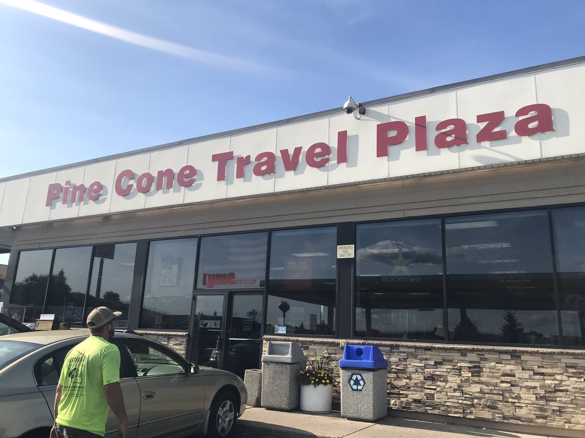 TDurianNEWS's tweet photo. #MandatoryStop #PineConeTravelPlaza #JohnsonCreek #Cookies #LotsOfHastags @tmj4 @vincevitrano https://t.co/u1wRXN6YOE