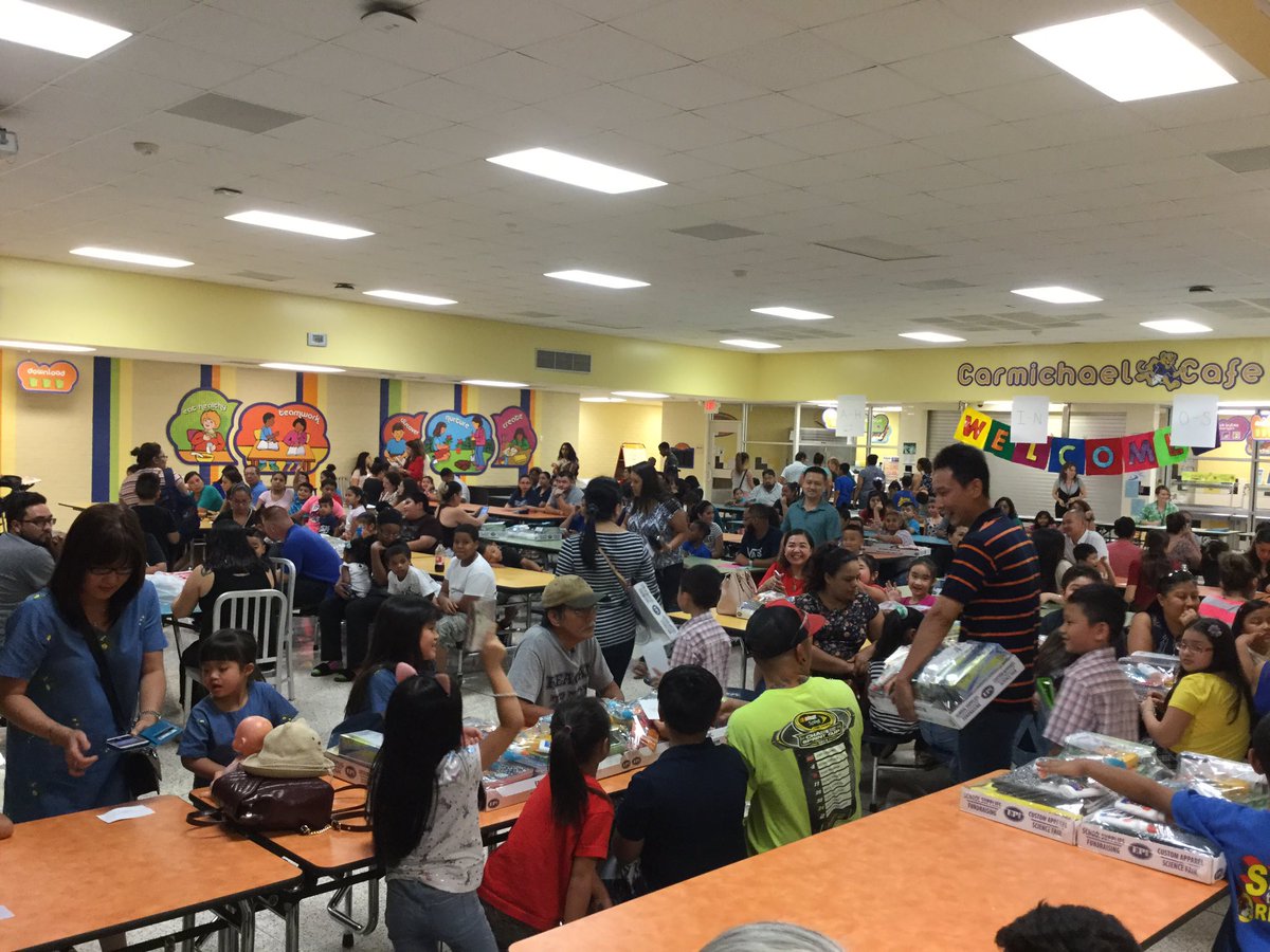 Carmichael_AISD's tweet photo. @CarmichaelAISD Our Parents are AMAZING!  #WeAreAldine “Meet The Teacher” Night! https://t.co/d8Z9Eplfu6