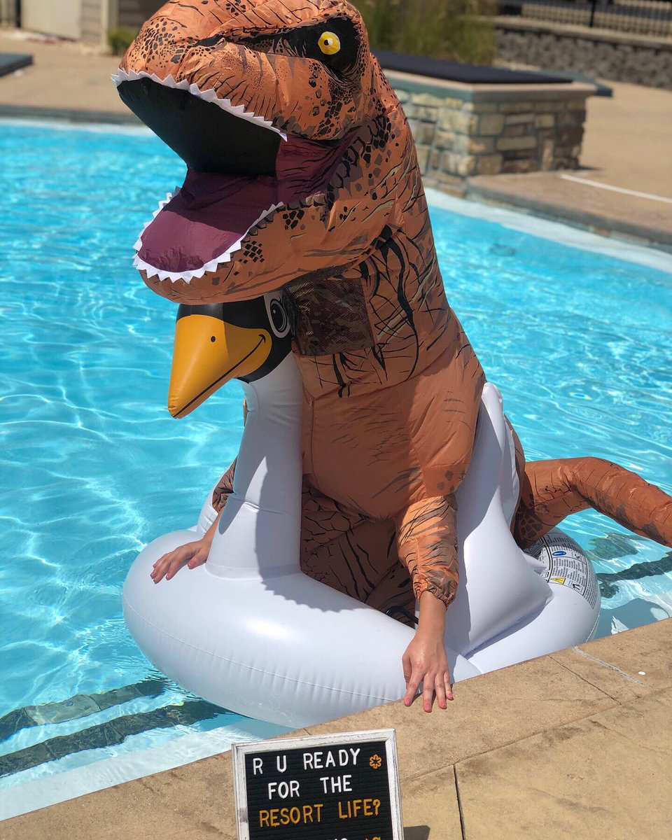 Level27Apts's tweet photo. Don’t let your housing plans go extinct, check out our dino-mite deals today!! 🦕🦖
#8daysleft #500giftcard #getonourlevel https://t.co/qnt9W2y64n