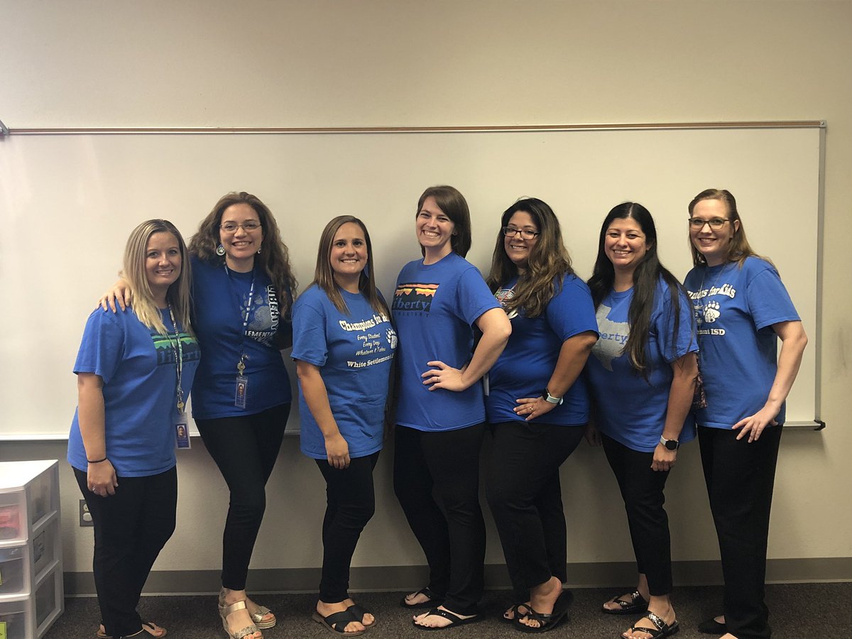 amandalong29's tweet photo. Meet the teacher tonight was great with these awesome ladies. @wsisdschools @Liberty_WSISD #empoweringbearsLIB https://t.co/r9723Hr2I9