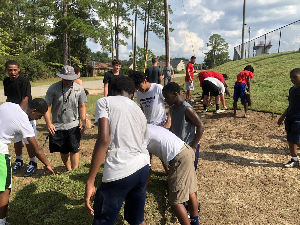 ToombsFootball1's tweet photo. 7th & 8th Grade Football Bullpups finishing the job started by the Dogs yesterday! #layingsod #sweatequity #boosterstadium #thepit #ourhouse #brotherswithapurpose #beadog https://t.co/Ihn1w9pntU