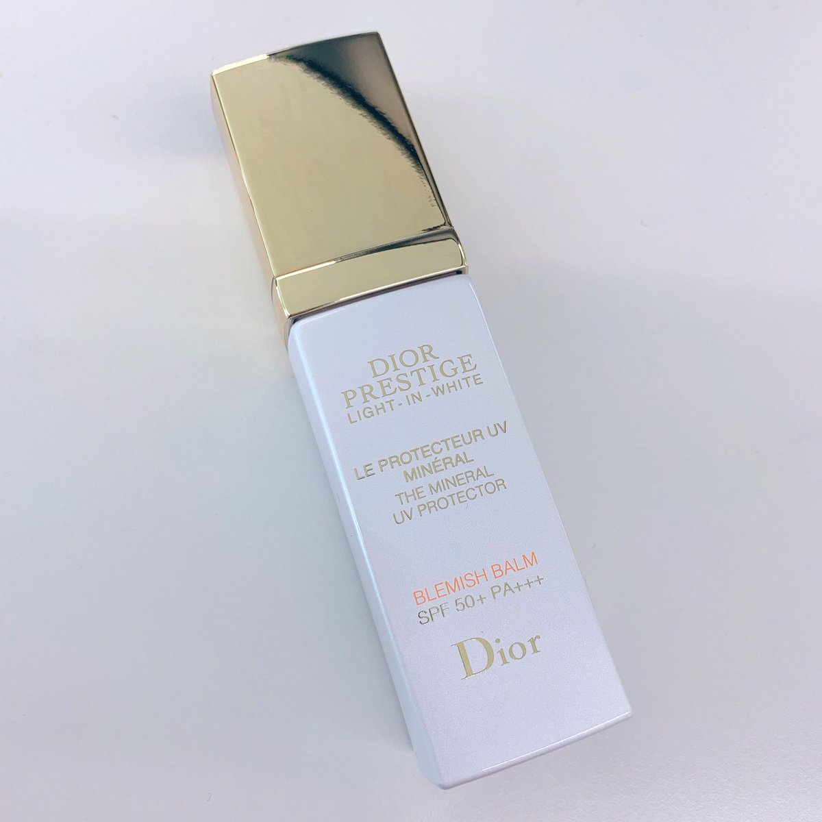 okenorukkuro's tweet image. Diorのプレステージの下地、カバー力がありすぎて気になるアラを全て引き受けてくれるからファンデを塗る隙を与えてくれない。SPFも50だし結果この下地とお粉だけでベースが終わる。この世のカバー力がある下地と言われている者達が裸足で逃げだす。3分の1プッシュでいいから100年なくならない気もする