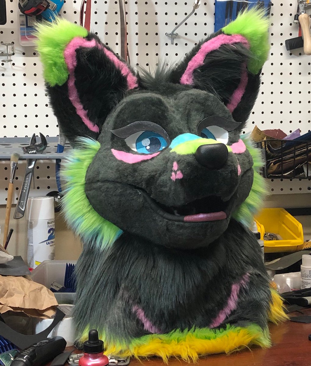 gobluerabbit's tweet photo. Still lots of work to do. Waiting on the pearlescent paints to dry. 👌

#fursuitwip https://t.co/RgHus2A6Ts