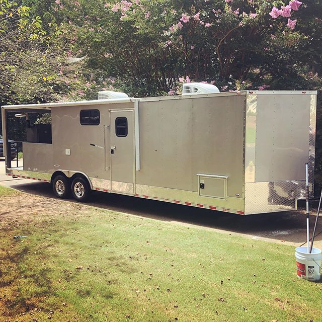 Give it up competition teams! Team PorkU has upgraded our cook trailer! Stay tuned for our new trailer wrap coming soon!
🐽
🐽
🐽
🐽
#porku #ribrub  #varsitysquad #bbq #seasoning #notjustforpork #ecommerce #competition #original #smoke #smoked #bgenation… ift.tt/2N3y12F