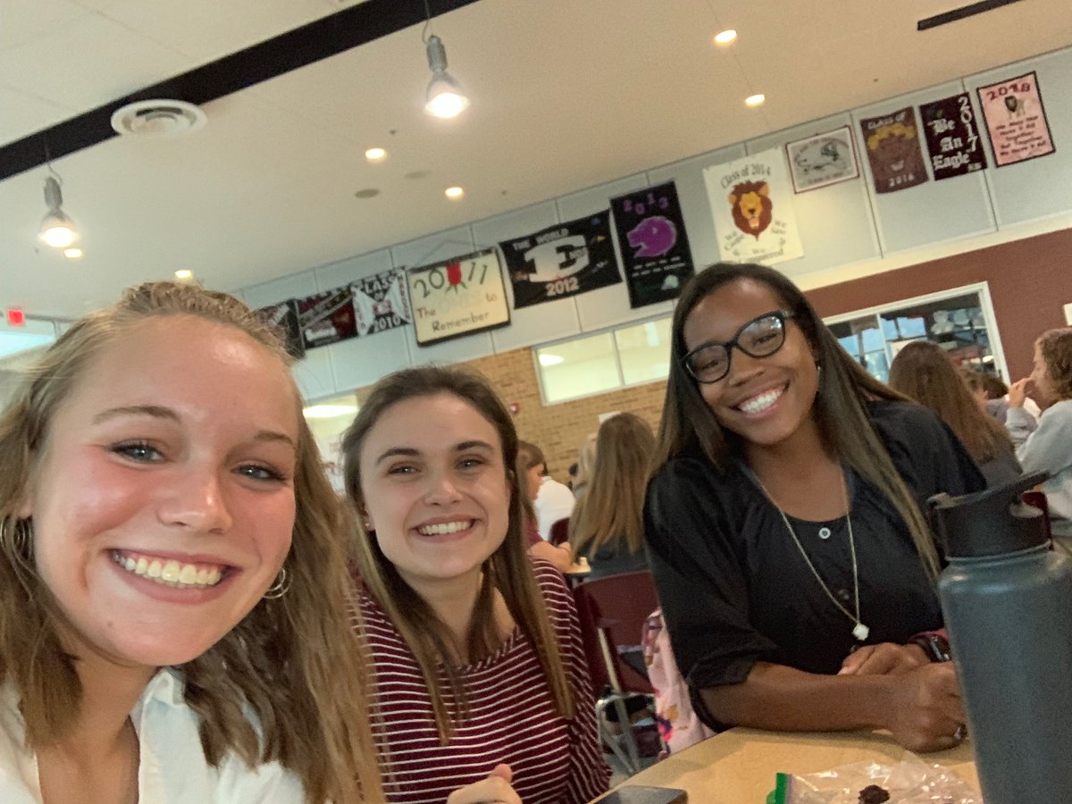 LoriRedning's tweet photo. Their last 1st day of high school!  These girls are going to have so much fun and make so many great memories during their senior year. #weareEnnis #EISDRockstheReturn https://t.co/8s1sZxR5xT