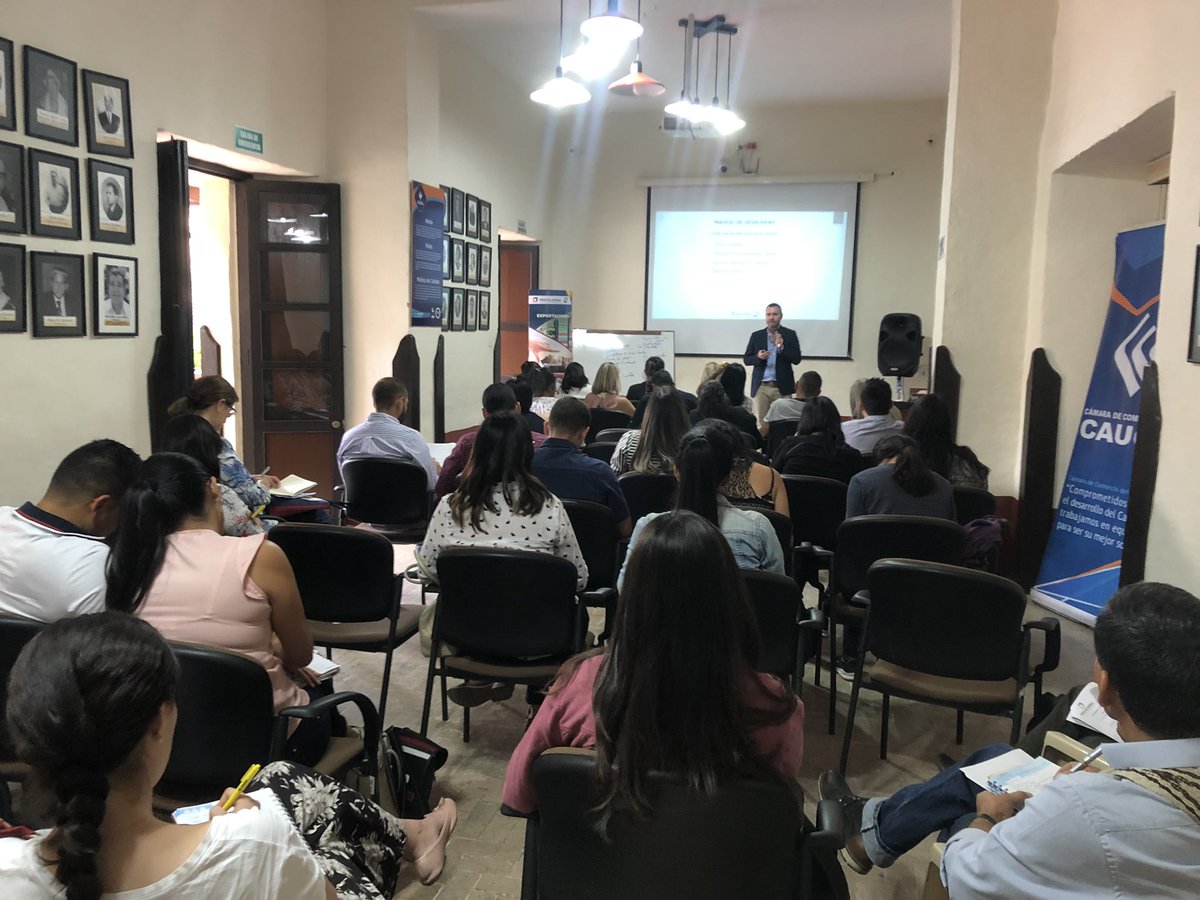 AngelaAlbanV1's tweet photo. En #Popayan hoy +30 empresarios Caucanos continúan capacitándose en diseñar su plan comercial para mercados internacionales #ProgramadeFormacion de @PROCOLOMBIACO en alianza con @CCCauca desarrollando una propuesta comercial ganadora https://t.co/69KuhTyNXt