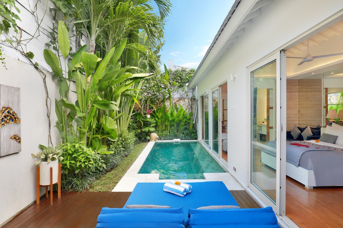 One bedroom romantic villa with private jetted pool and bathtub at Aleva Villa.
#romanticexperience #honeymoonvibes #explorebali #couplegoals #romanticvilla #honeymoonvilla #privatepoolvilla #luxuryvilla #villainbali